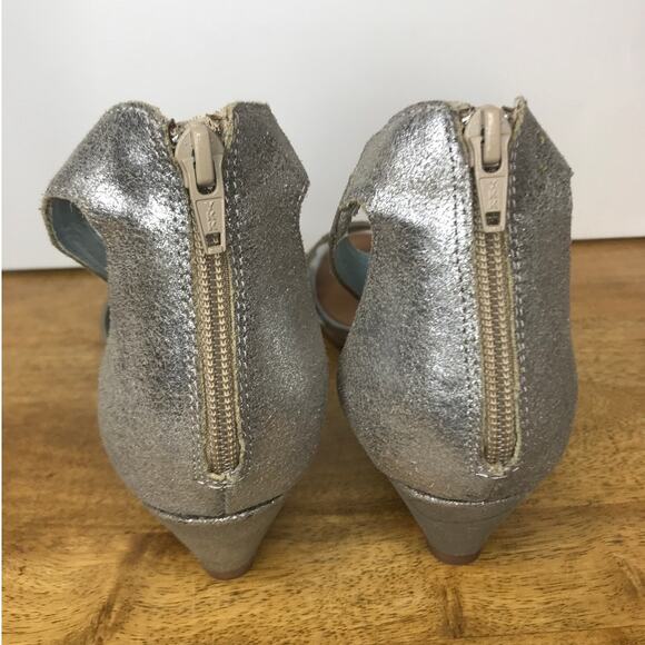 Seychelles Silver Leather Low Wedge Ankle Strap Sandals Size 10 - Picture 8 of 9